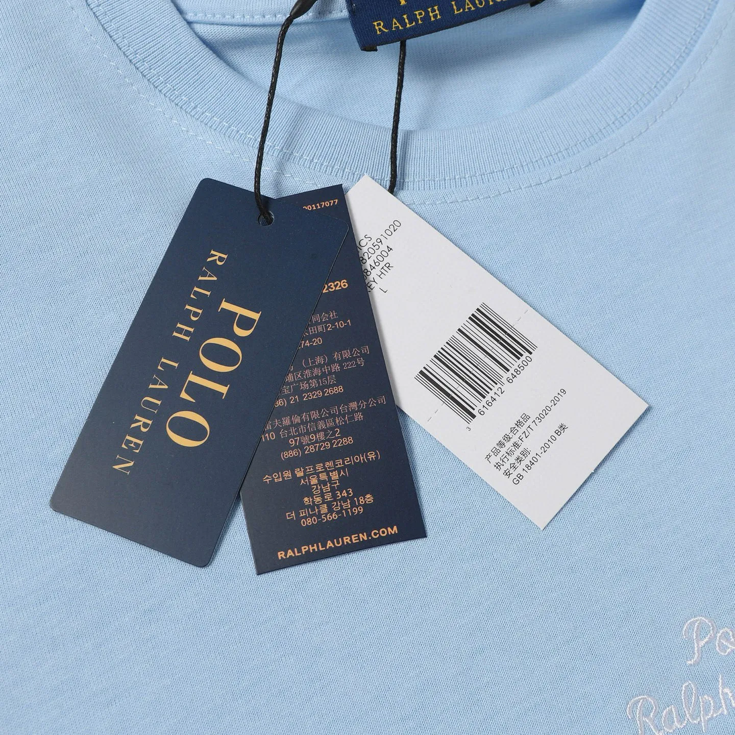 P126 Style number: 506 Ralph Lauren/Ralph Lauren 25ss summer new round-neck T-shirt with English letter embroidery. The main logo on the neck has a QR code mark, which can be scanned for verification. The detailed English letter logo embroidery is all high-density and made with imported Tajima machines, which distinguishes low-quality products on the market. 32 counts, 240g hydrophilic toner, 100% cotton fabric, comfortable and soft, highly breathable, focusing on high-end cost-effectiveness, needless to say good quality. Available in a variety of colors, both boys and girls can try this genderless style, giving them a yuppie tone in no time. Immerse yourself in your leisurely style, and have your own style in retro. Natural, vivid and very French romantic feelings, perfectly integrating youthful atmosphere and trend. Color: black, white, green, sky blue Size: S-xL S Shoulder width 44 Bust 104 Sleeve length 23 Clothing length 72 M Shoulder width 45 Bust 108 Sleeve length 24 Clothing length 74 L Shoulder width 46 Bust 112 Sleeve length 25 Clothing length 76 xL Shoulder width 47 Bust 116 Sleeve length 26 Clothing length 78